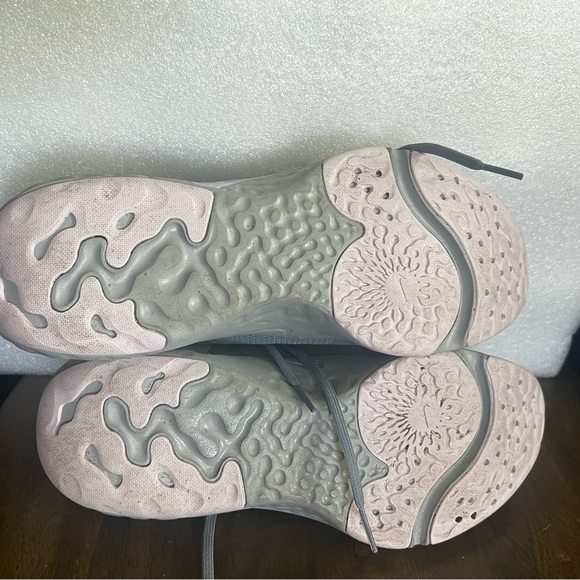 Nike women’s running shoe pre owned - Picture 8 of 9